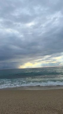 Kumlu sahil Kleopatra Alanya görünür deniz. Yüksek kaliteli FullHD görüntüler