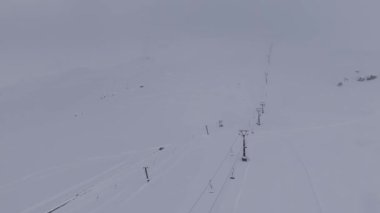 Kar kayağı merkezi insansız hava aracı görünümü 