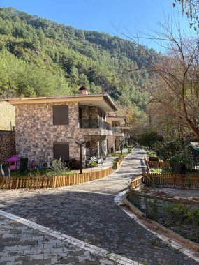 Villa sonbaharda doğa dağlarına ev sahipliği yapar. Yüksek kalite fotoğraf