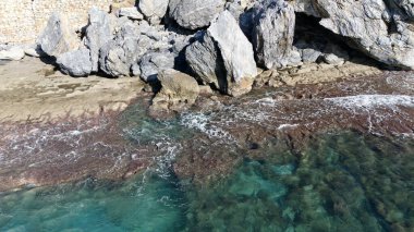 Dalgalar okyanusu kayalar Yüksek kalite fotoğraf 