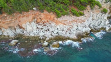 Rocky sahili uçurumu. Yüksek kalite 4k görüntü