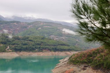 Dağ gölü manzarası. Yüksek kalite fotoğraf