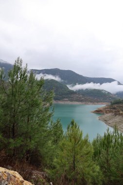Dağ gölü manzarası. Yüksek kalite fotoğraf