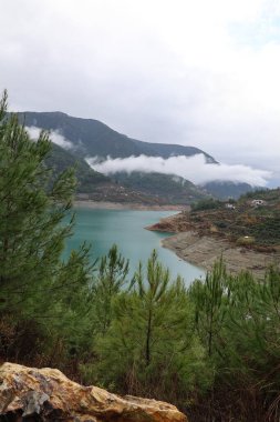 Dağ gölü manzarası. Yüksek kalite fotoğraf