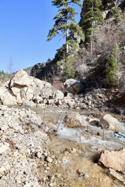Dağ akıntısı manzarası. Yüksek kalite fotoğraf