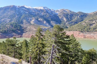Dağ gölü manzarası. Yüksek kalite fotoğraf