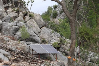 Güneş paneli kayaları. Yüksek kalite fotoğraf
