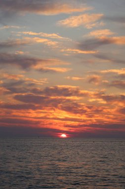 Okyanus günbatımı bulutları. Yüksek kalite fotoğraf