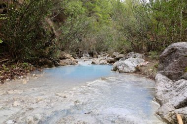 Dağ nehri hidrojen sülfür. Yüksek kalite fotoğraf