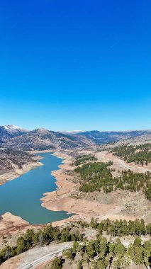 Dağ gölü manzarası. Yüksek kalite fotoğraf