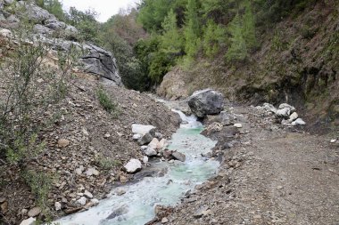 Dağ nehri hidrojen sülfür. Yüksek kalite fotoğraf