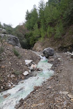 Dağ nehri hidrojen sülfür. Yüksek kalite fotoğraf