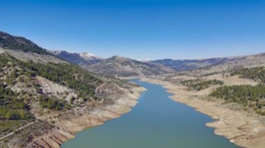 Dağlık sakin su deposu. Yüksek kalite 4k görüntü