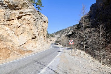 Dağ yolu manzarası. Dağ yolu manzarası. Yüksek kalite fotoğraf