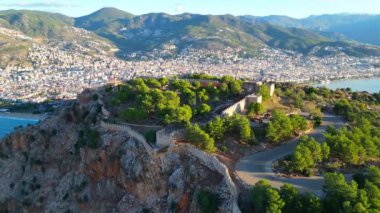 Alanya tarihi kalesi Akdeniz drone manzaralı. Yüksek kalite 4k görüntü