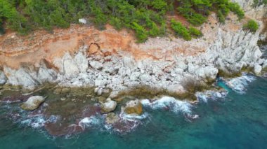 Rocky sahili uçurumu. Yüksek kalite 4k görüntü