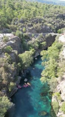 4 km 'de havza kanyon drone görüntüsü. Yüksek kalite 4k görüntü 