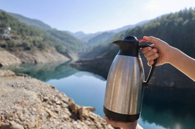 Nature tea termos, termos turuncu manzara. Yüksek kalite fotoğraf
