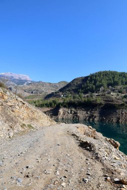 Turkuaz dağ gölü. Yüksek kalite fotoğraf