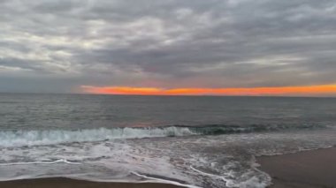 Sakin deniz gün batımı Sakin okyanus gün batımı bulutlu, etkileyici