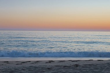 Günbatımı okyanus plajı. Yüksek kalite fotoğraf