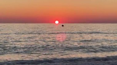 Günbatımı okyanus plajı. Yüksek kalite