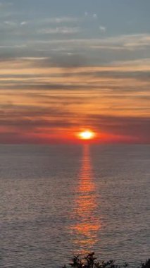 Günbatımı okyanus plajı. Yüksek kalite