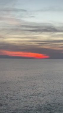 Günbatımı okyanus plajı. Yüksek kalite