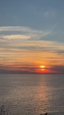 Günbatımı okyanus plajı. Yüksek kalite