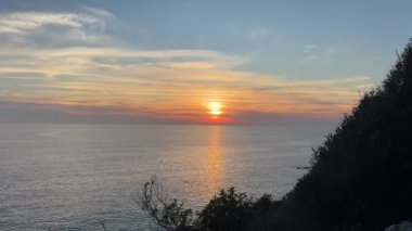 Günbatımı okyanus plajı. Yüksek kalite