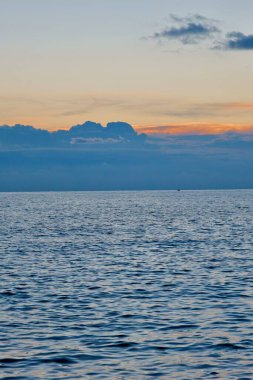 Günbatımı okyanus plajı. Yüksek kalite fotoğraf