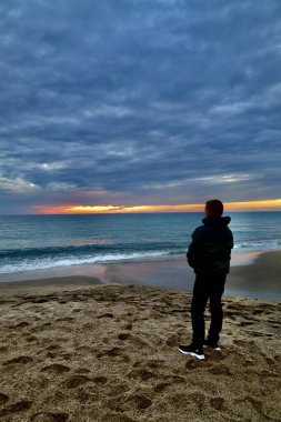 Sahil kenarı tefekkür. Yüksek kalite fotoğraf