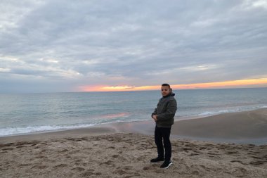 Sahil kenarı tefekkür. Yüksek kalite fotoğraf