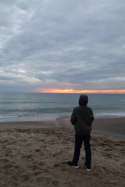 Sahil kenarı tefekkür. Yüksek kalite fotoğraf