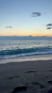 Günbatımı okyanus plajı. Yüksek kalite fotoğraf