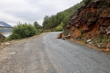 Puslu dağ yolu. Yüksek kalite fotoğraf
