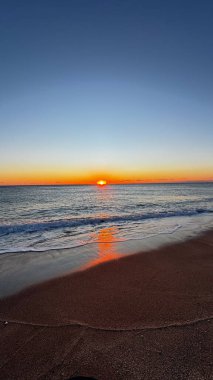 Günbatımı okyanus plajı. Yüksek kalite fotoğraf