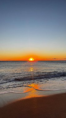 Günbatımı okyanus plajı. Yüksek kalite fotoğraf
