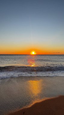 Günbatımı okyanus plajı. Yüksek kalite fotoğraf
