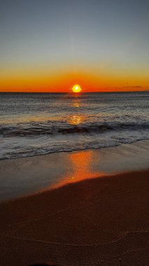 Günbatımı okyanus plajı. Yüksek kalite fotoğraf