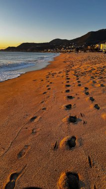 Günbatımı okyanus plajı. Yüksek kalite fotoğraf