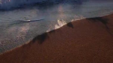 Günbatımı okyanus plajı. Yüksek kalite