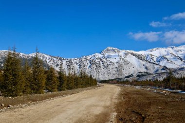 Karlı dağ manzarası. Yüksek kalite fotoğraf