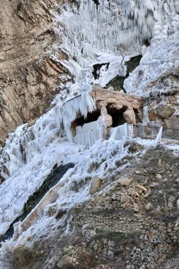 Donmuş kayalık uçurum. Yüksek kalite fotoğraf