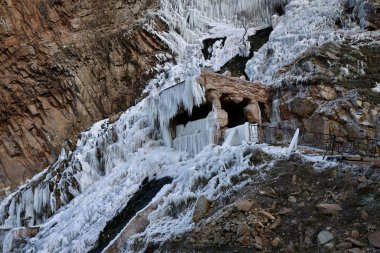 Donmuş kayalık uçurum. Yüksek kalite fotoğraf