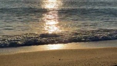 Günbatımı okyanus plajı. Yüksek kalite