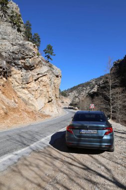 Dağ yolu arabası. Yüksek kalite fotoğraf