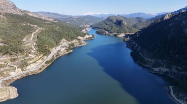 Dağlık sakin göl. Yüksek kalite fotoğraf