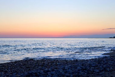 Günbatımı okyanus kıyısı. Yüksek kalite fotoğraf