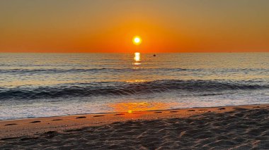 Günbatımı okyanus plajı. Yüksek kalite fotoğraf